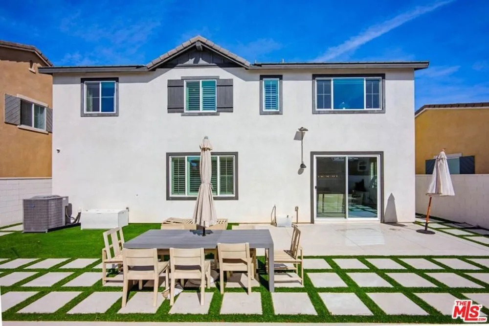 16763 Mistletoe Lane Fontana, CA 92336