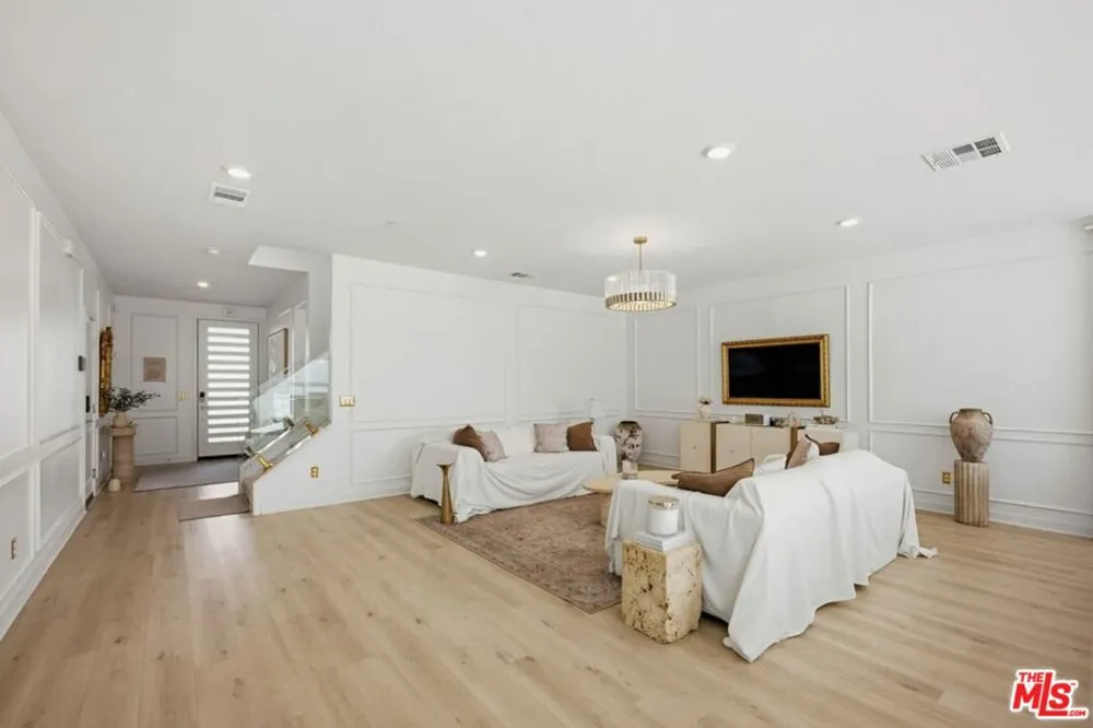 16763 Mistletoe Lane Fontana, CA 92336