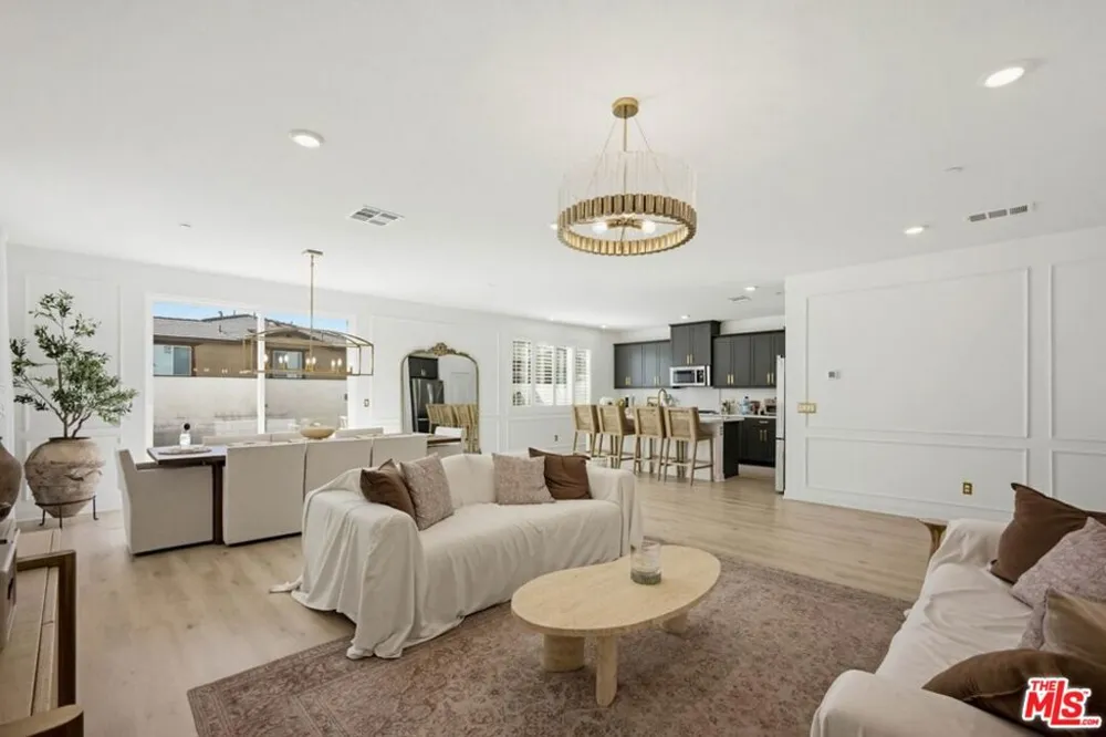 16763 Mistletoe Lane Fontana, CA 92336