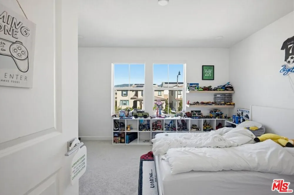 16763 Mistletoe Lane Fontana, CA 92336