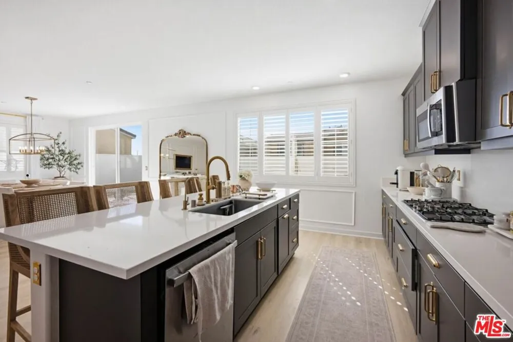 16763 Mistletoe Lane Fontana, CA 92336