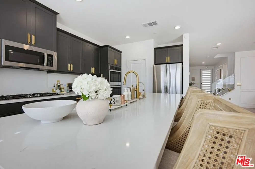 16763 Mistletoe Lane Fontana, CA 92336