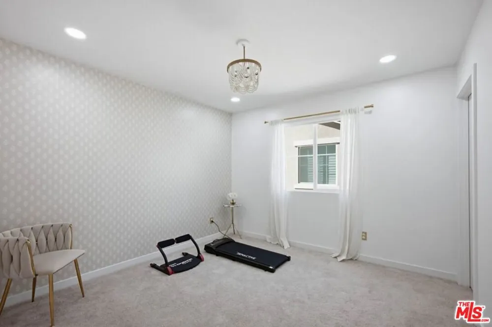 16763 Mistletoe Lane Fontana, CA 92336