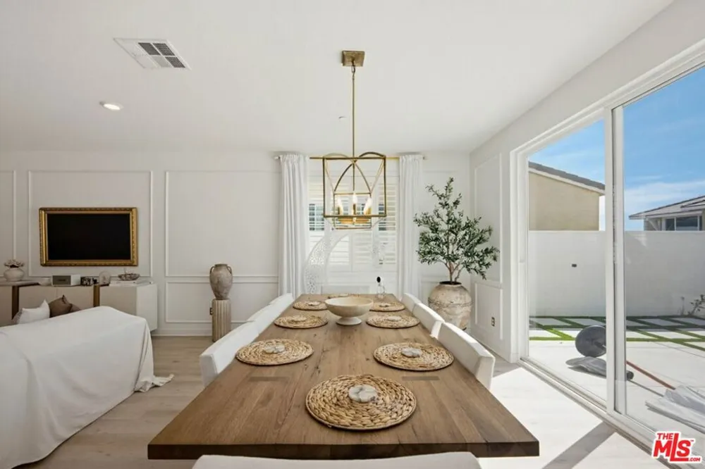 16763 Mistletoe Lane Fontana, CA 92336
