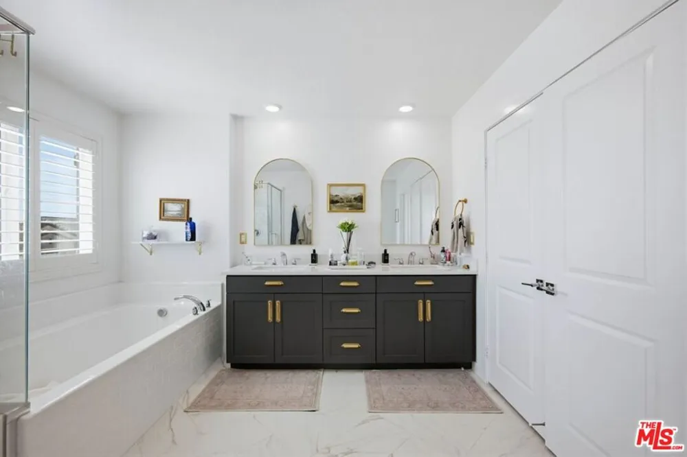16763 Mistletoe Lane Fontana, CA 92336