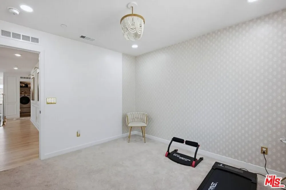 16763 Mistletoe Lane Fontana, CA 92336