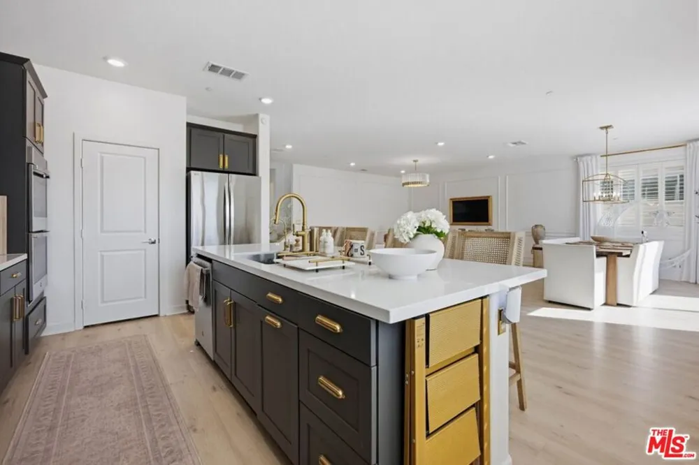 16763 Mistletoe Lane Fontana, CA 92336