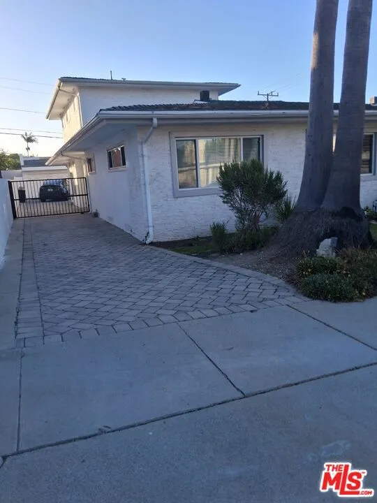 5424 S Sherbourne Drive Los Angeles, CA 90056