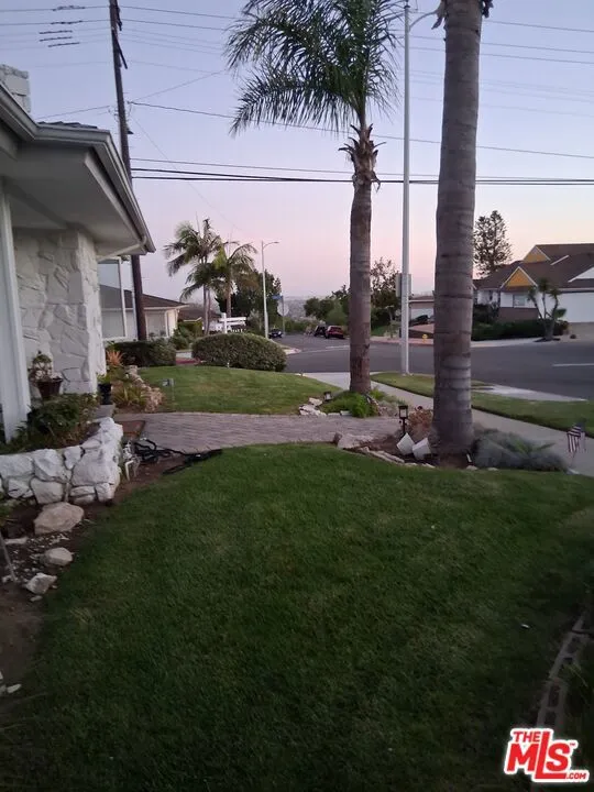 5424 S Sherbourne Drive Los Angeles, CA 90056