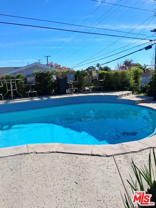 5424 S Sherbourne Drive Los Angeles, CA 90056