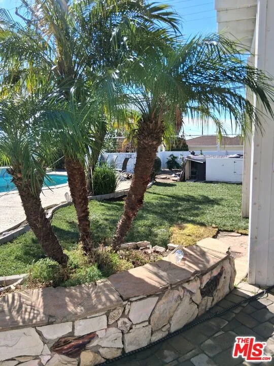 5424 S Sherbourne Drive Los Angeles, CA 90056