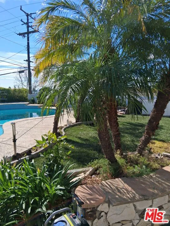 5424 S Sherbourne Drive Los Angeles, CA 90056