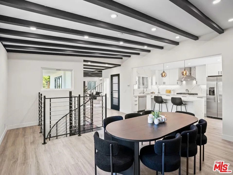 6900 Treasure Trail Los Angeles, CA 90068