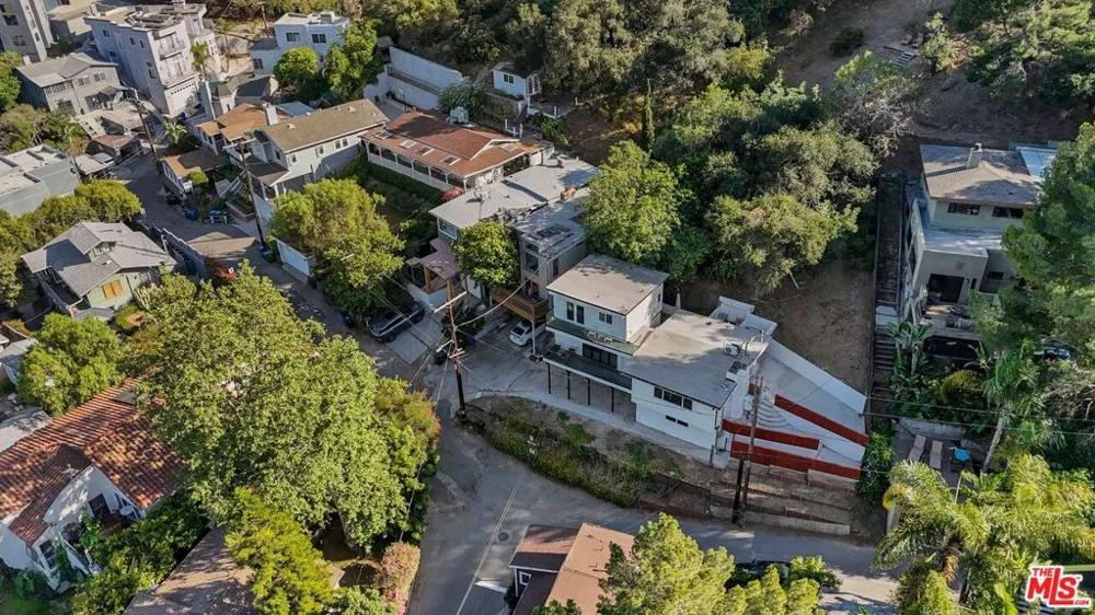 6900 Treasure Trail Los Angeles, CA 90068