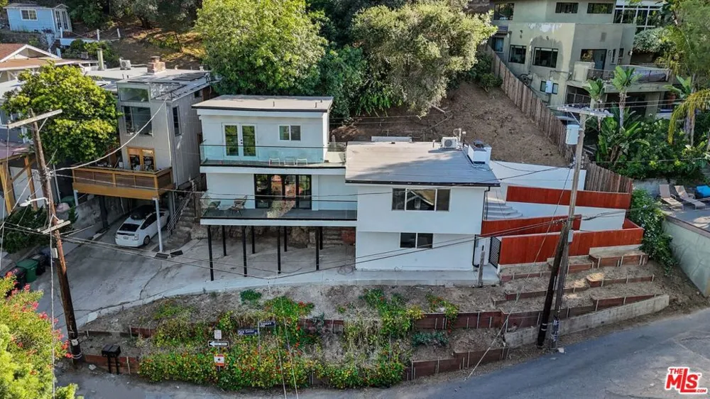 6900 Treasure Trail Los Angeles, CA 90068