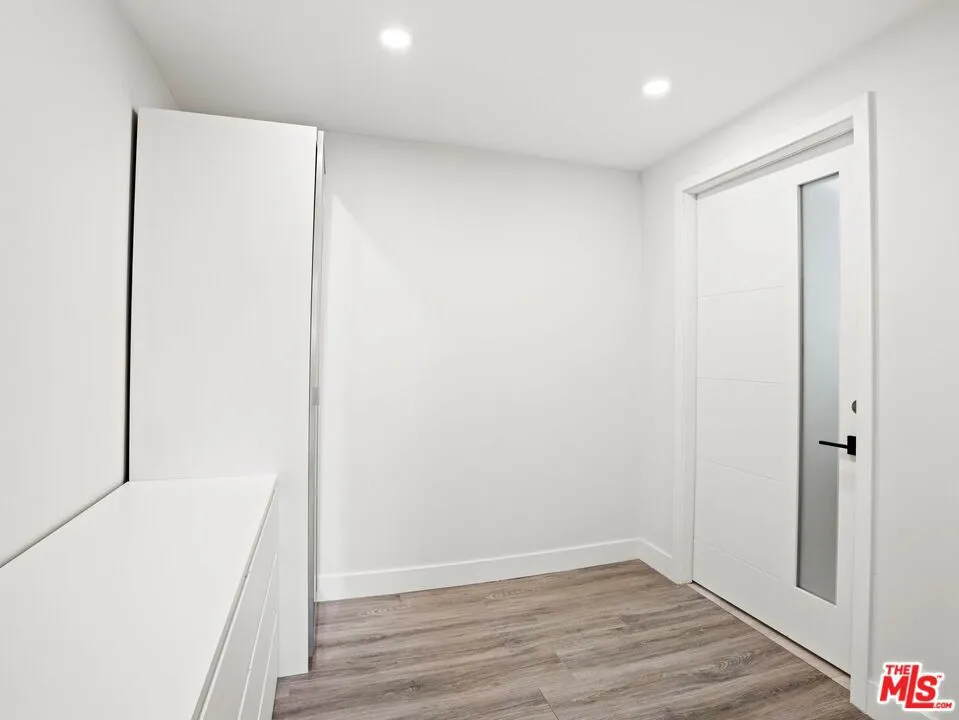 6900 Treasure Trail Los Angeles, CA 90068