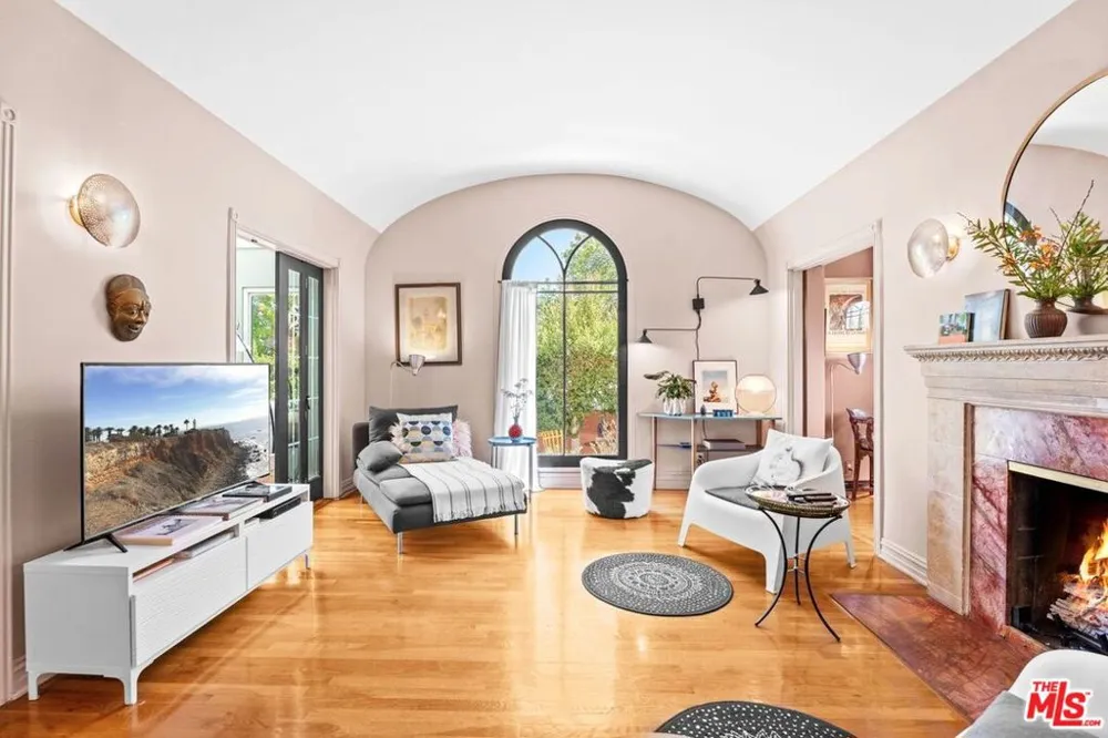 100 Arden Boulevard Los Angeles, CA 90004