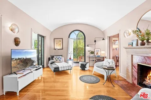 100 Arden Boulevard