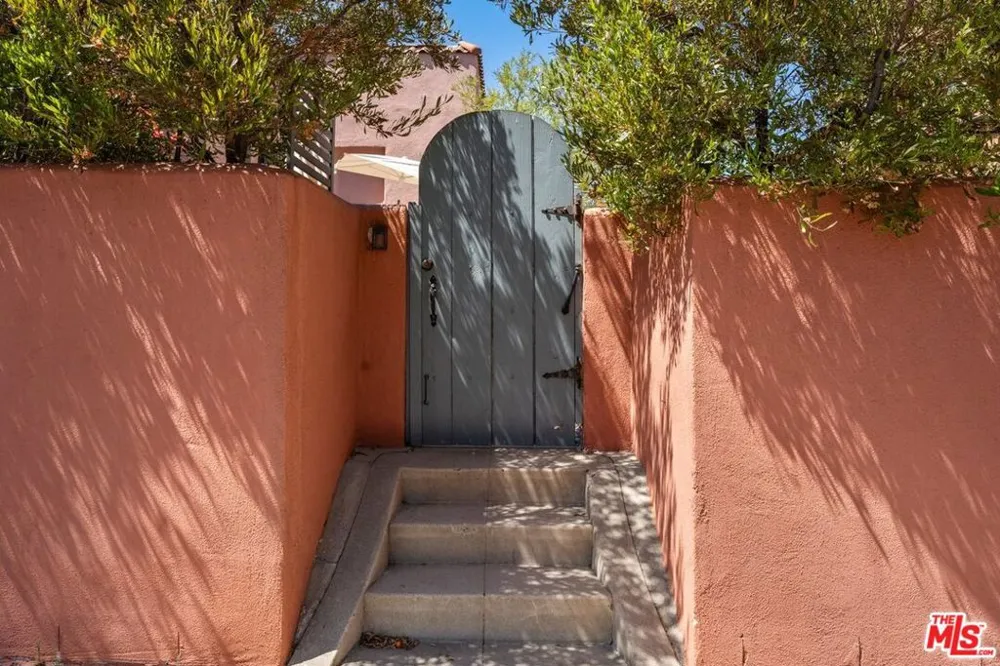100 Arden Boulevard Los Angeles, CA 90004