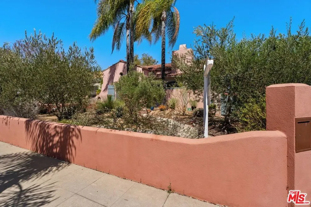 100 Arden Boulevard Los Angeles, CA 90004