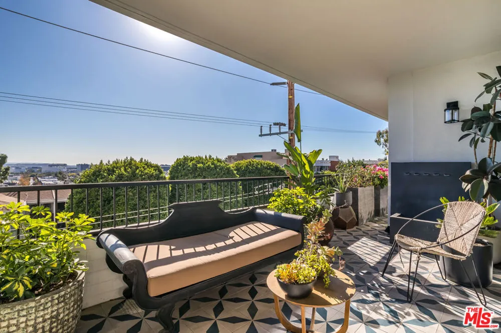 1100 Alta Loma Road #608 West Hollywood, CA 90069