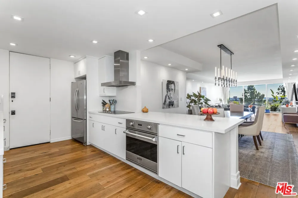 1100 Alta Loma Road #608 West Hollywood, CA 90069