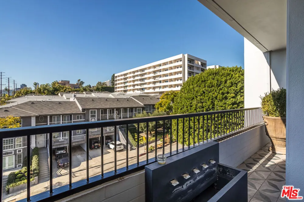 1100 Alta Loma Road #608 West Hollywood, CA 90069