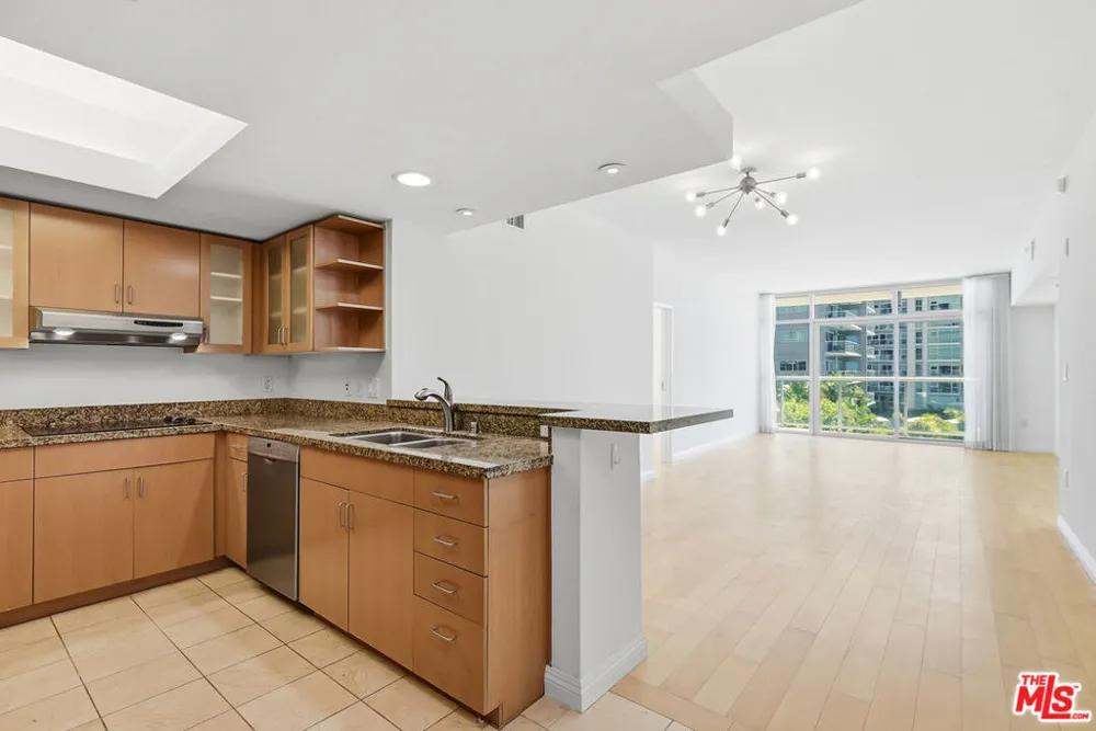 13700 Marina Pointe Drive #630 Marina del Rey, CA 90292