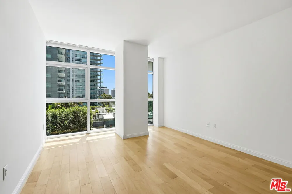 13700 Marina Pointe Drive #630 Marina del Rey, CA 90292