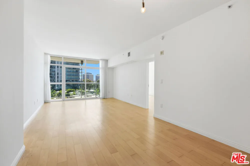 13700 Marina Pointe Drive #630 Marina del Rey, CA 90292