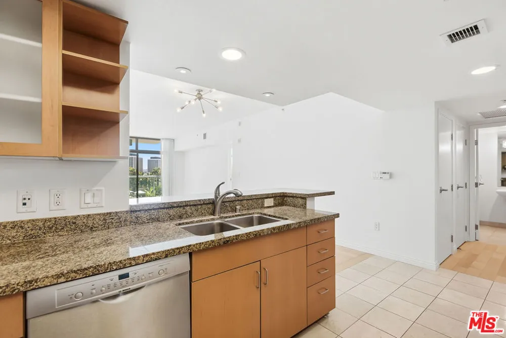 13700 Marina Pointe Drive #630 Marina del Rey, CA 90292