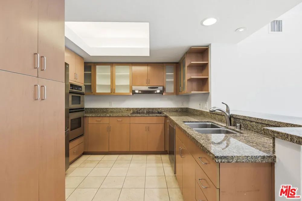 13700 Marina Pointe Drive #630 Marina del Rey, CA 90292