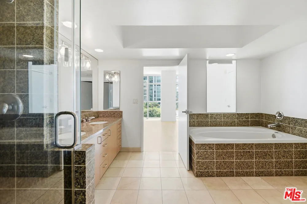 13700 Marina Pointe Drive #630 Marina del Rey, CA 90292