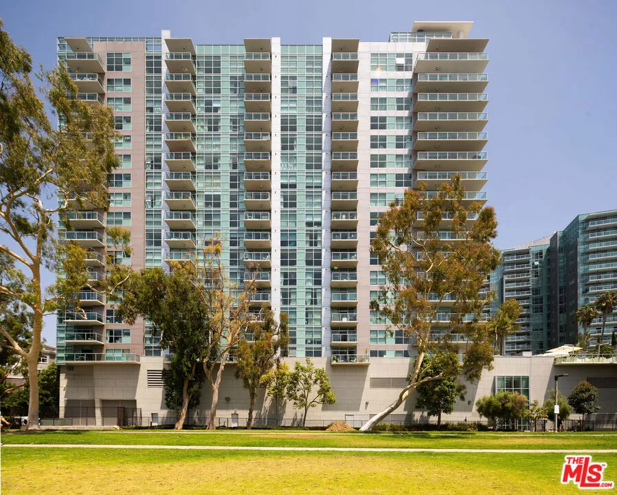 13700 Marina Pointe Drive #630 Marina del Rey, CA 90292