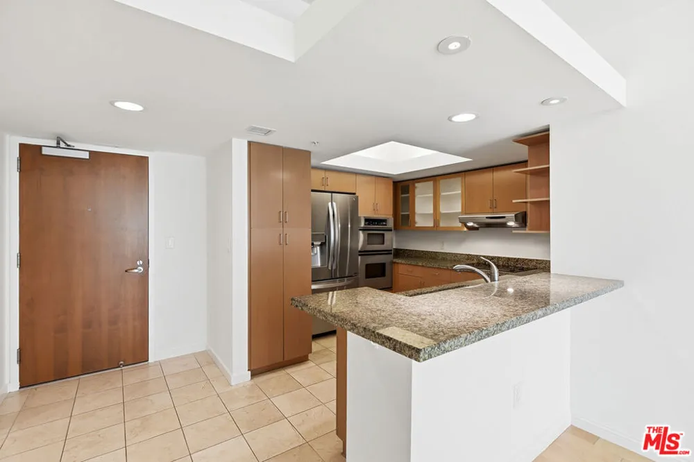 13700 Marina Pointe Drive #630 Marina del Rey, CA 90292