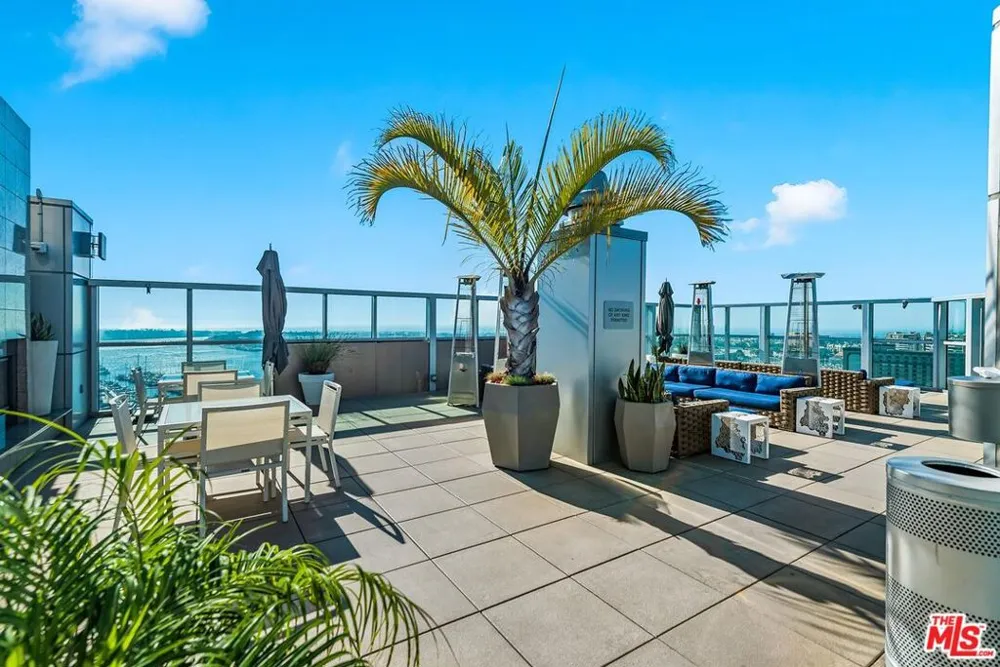 13700 Marina Pointe Drive #630 Marina del Rey, CA 90292