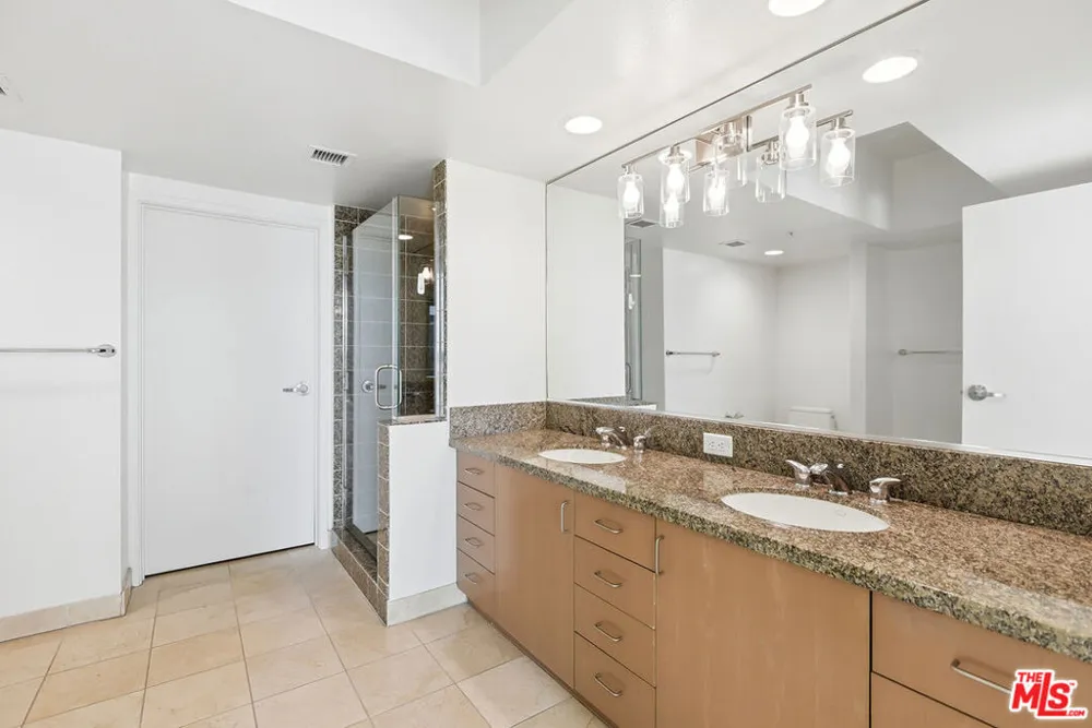 13700 Marina Pointe Drive #630 Marina del Rey, CA 90292