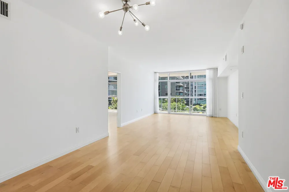 13700 Marina Pointe Drive #630 Marina del Rey, CA 90292