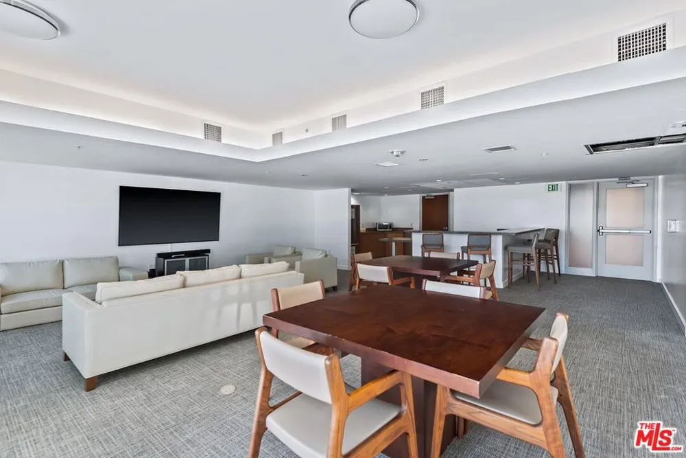 13700 Marina Pointe Drive #630 Marina del Rey, CA 90292