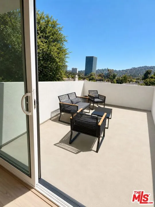 10744 Aqua Vista Street Studio City, CA 91602