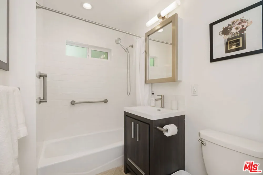 10744 Aqua Vista Street Studio City, CA 91602