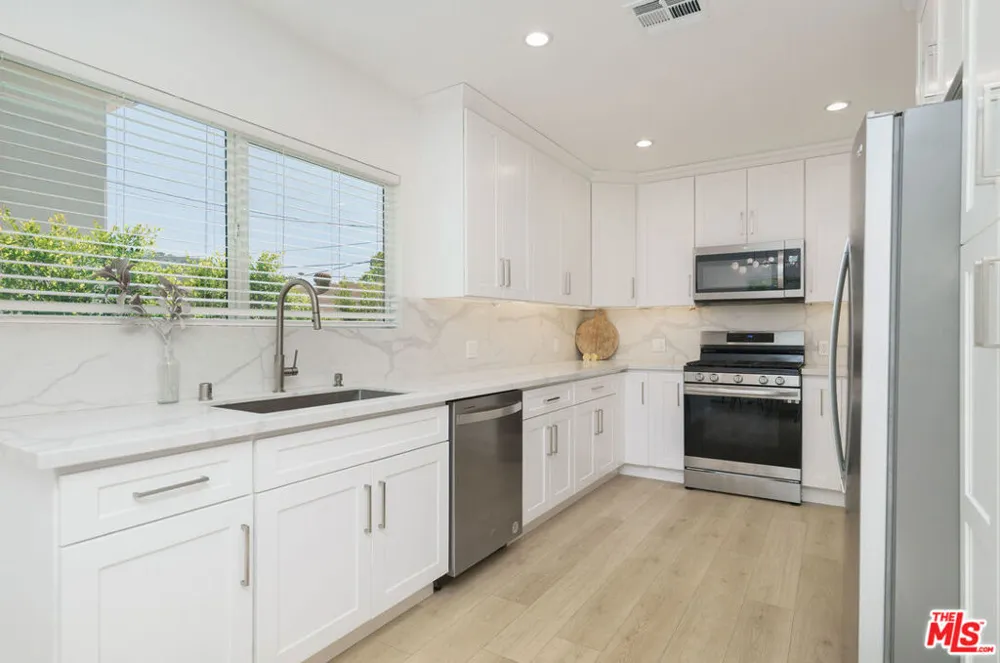 10744 Aqua Vista Street Studio City, CA 91602