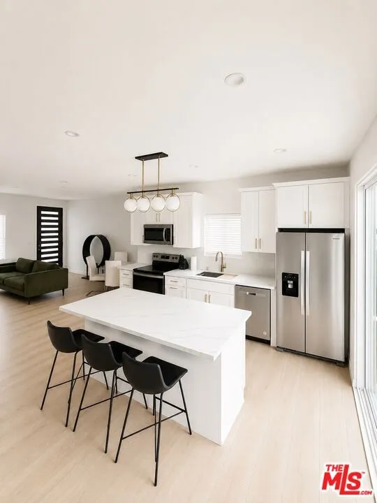 10744 Aqua Vista Street Studio City, CA 91602