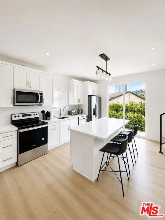 10744 Aqua Vista Street Studio City, CA 91602