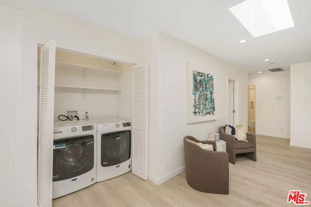 10744 Aqua Vista Street Studio City, CA 91602
