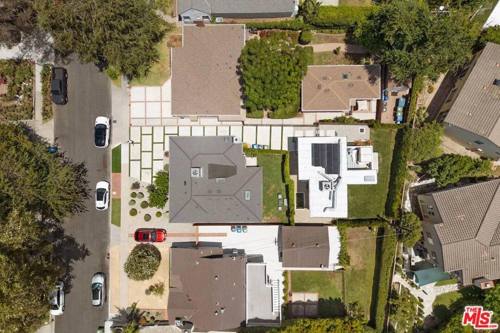 10744 Aqua Vista Street Studio City, CA 91602