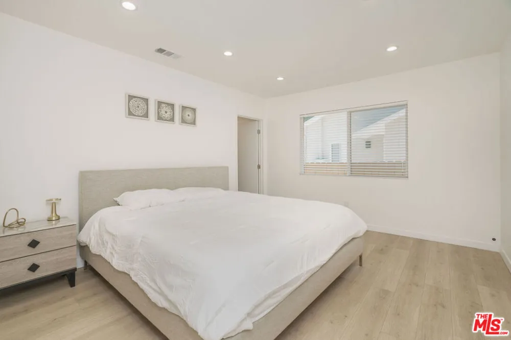 10744 Aqua Vista Street Studio City, CA 91602