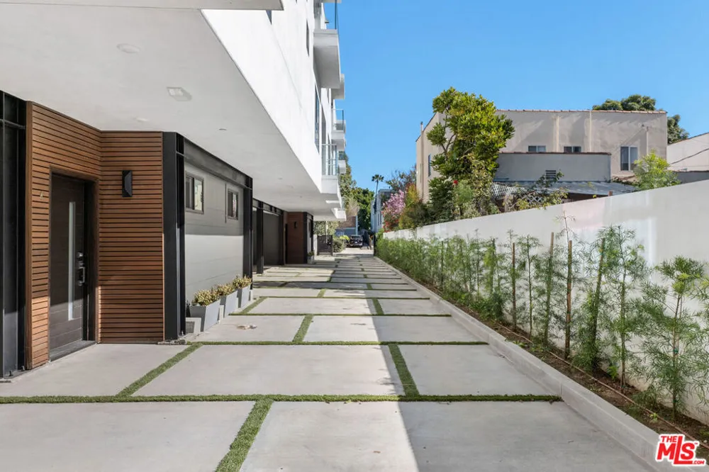 849 Alta Vista Boulevard Los Angeles, CA 90046