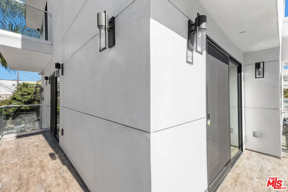 849 Alta Vista Boulevard Los Angeles, CA 90046