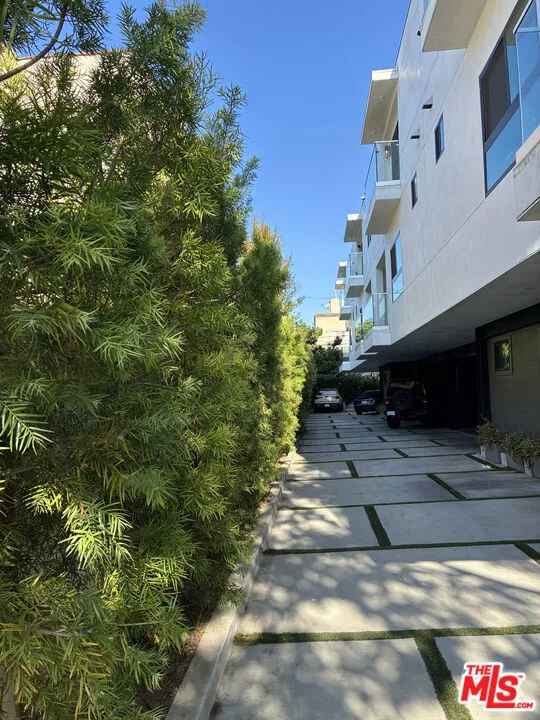 849 Alta Vista Boulevard Los Angeles, CA 90046